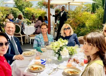 Sadriu: Ndjehem i nderuar të jem i ftuar në drekën e Zonjës së parë të Francës