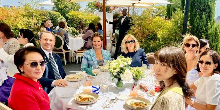 Sadriu: Ndjehem i nderuar të jem i ftuar në drekën e Zonjës së parë të Francës