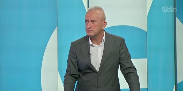 Qalaj: Komunikimi i presidentes përmes refreneve të këngëve i ulët, ka mbet vetëm