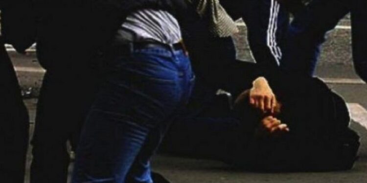 Një burrë rrihet nga disa persona në Graçanicë, trajtohet në QKUK