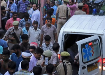 Mbi 120 njerëz të vdekur nga ikja në rrëmujë në Indi