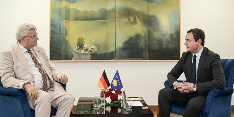 Kurti takohet me rektorin dhe deputetin gjerman, diskutojnë për potencialin e mërgatës atje