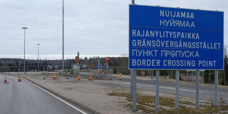Finlanda miraton ligjin për bllokimin e emigrantëve nga Rusia