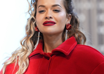 “Të performosh live është pjesa ime e parapëlqyer”, Rita Ora paralajmëron “bombën” për vitin 2025