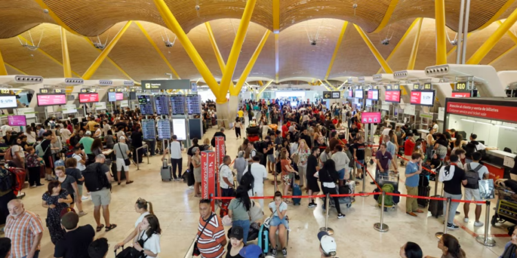 Shërbimet globale po i rikthehen normalitetit pas problemit kibernetik