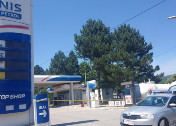 Kush qëndron pas pompave të mbyllura në veri të Kosovës?