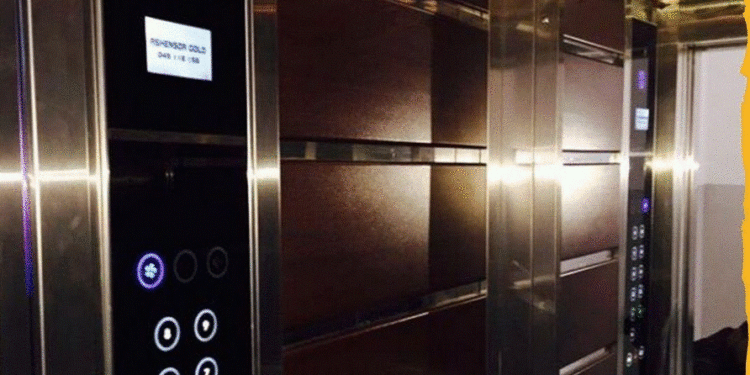 Lëndohen dy persona në një ashensor në Vushtrri