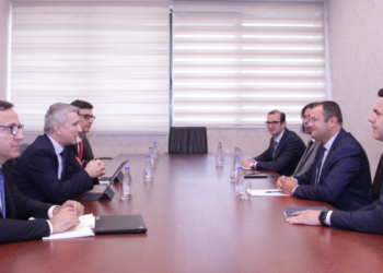 Ismaili takohet me Shefin e ri të Misionit të FMN-së për Kosovën, David Amaglobeli