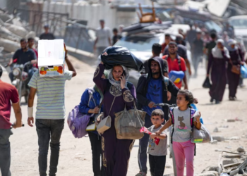 Izraeli urdhëron evakuimin e palestinezëve nga zona humanitare në Gazë