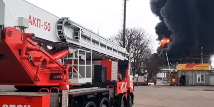 Rusia thotë se Ukraina ka sulmuar një depo nafte në rajonin e Kurskut