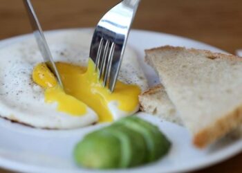 Kardiologët zbuluan sa vezë në javë mund t’i hamë
