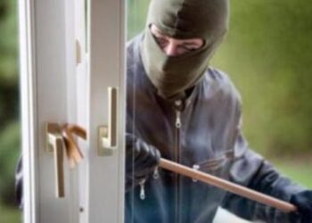 Vjedhje në një lokal në Prishtinë, arrestohet një person, tjetri ikë