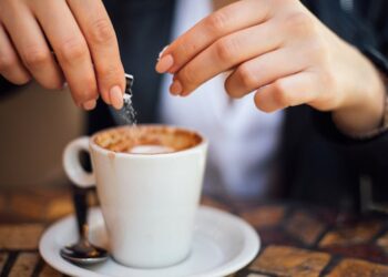 Çfarë ndodh me trupin tuaj kur ndaloni së ngrëni sheqer?