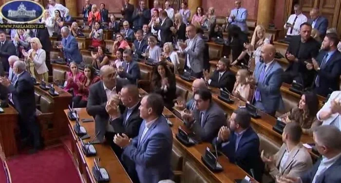Kuvendi i Serbisë miraton Deklaratën e “Kuvendit gjithëserb”