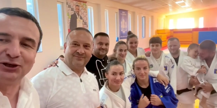 Kurti viziton xhudistët e Kosovës para “Paris 2024”: Krenarë jemi, krenarë na bëni