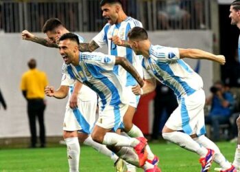 Argjentina me “vuajtje” kalon në gjysmëfinale të Copa America