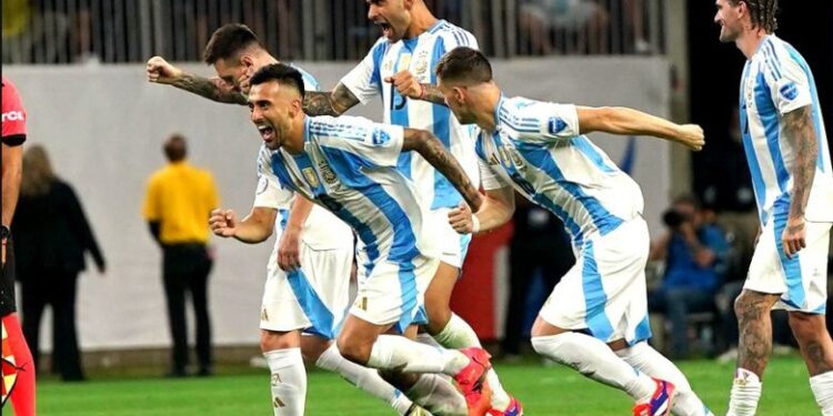 Argjentina me “vuajtje” kalon në gjysmëfinale të Copa America
