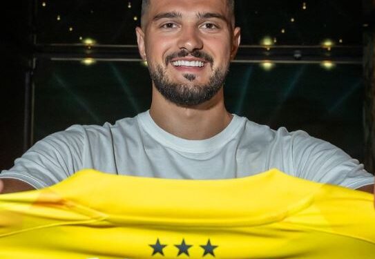 Arijanet Muriq prezantohet tek Ipswichi