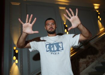 Arijanet Muriq prezantohet tek Ipswichi