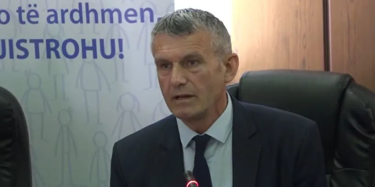 Kastrati paralajmëron gjoba ndaj atyre që refuzuan të merrnin pjesë në regjistrim të popullsisë