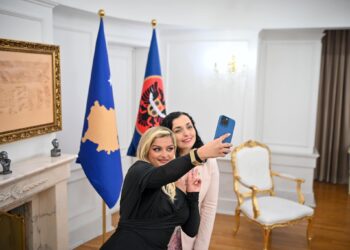 Bebe Rexha pritet nga presidentja Osmani