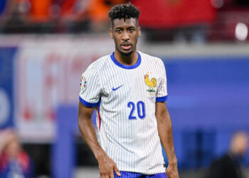 Coman largohet nga kampi i Francës