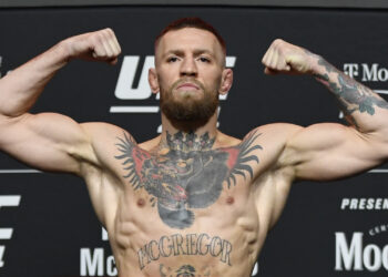 Conor McGregor takon Dana White për datën e re të rikthimit: Dueloj këtë vit