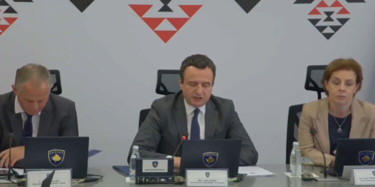 Kurti fton qytetarët mos ta “shpallin” hero Faton Hajrizin, thotë së i tillë është Afrim Bunjaku