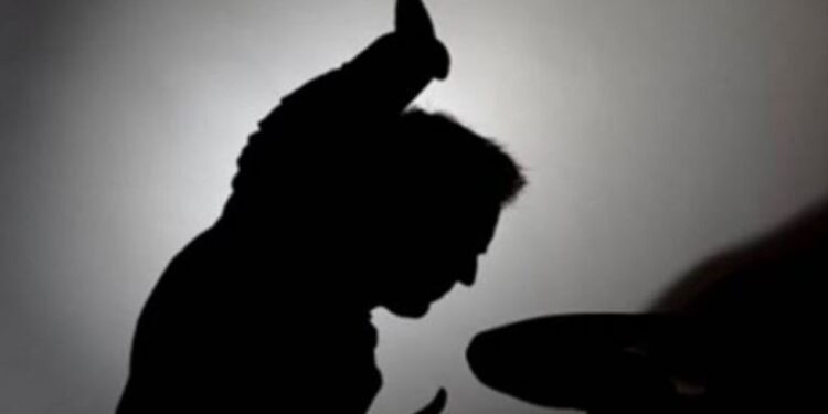 Babai raporton djalin në polici për dhunë psikike