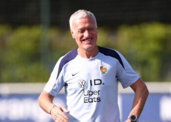 Deschamps mbetet në krye të Francës