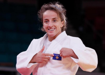 Distria me lehtësi avancon në çerekfinale