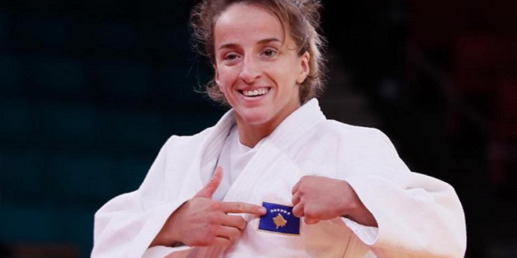 Distria me lehtësi avancon në çerekfinale