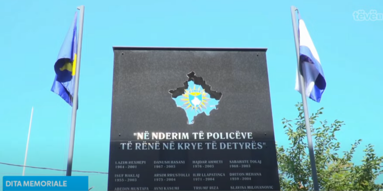 Krerët institucionalë nderojnë policët e rënë gjatë detyrës