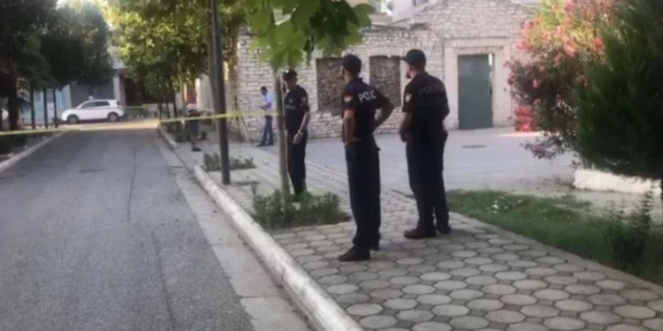 Vriten tre persona në një lokal në Shqipëri