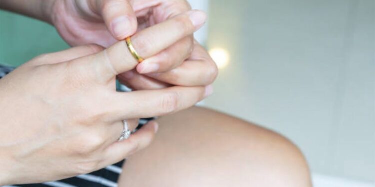 Enjtja e duarve – faktorët që e shkaktojnë dhe çfarë duhet të bëni