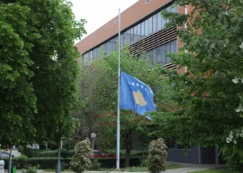 Në nderim të Ismail Kadaresë sot ditë zie në Kosovë