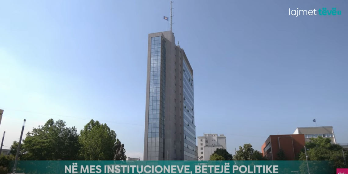 “Beteja” mes ministrave dhe Gjykatës Kushtetues, kush ka faj?