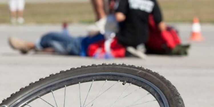 Vdes çiklisti në Podujevë pas goditjes nga një automjet