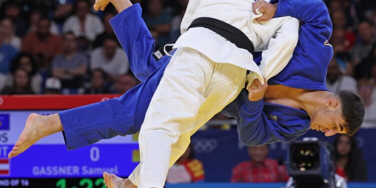 Akili një fitore larg medaljes në Paris