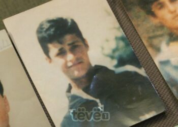 Daut Elshani jep si dëshmi fotografitë e tre djemve të vrarë në seancën ndaj Ekrem Bajroviq