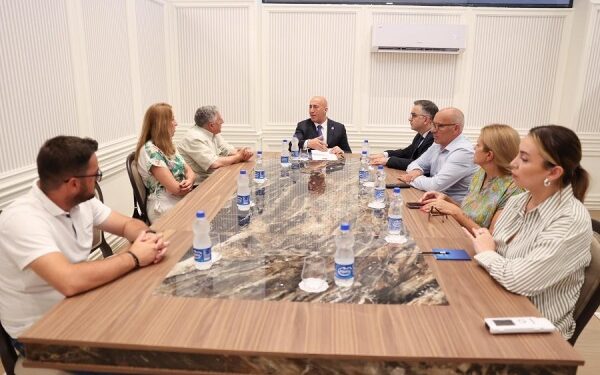 Haradinaj takon kreun e SBAShK-ut: Premton rritje të pagave për 50 për qind në arsim