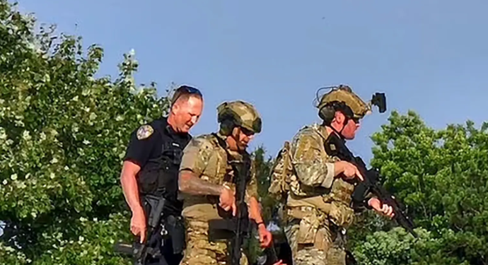 20-vjeçari që tentoi ta vras Trumpin s’ishte brenda turmës, qëndronte në çatinë e një fabrike