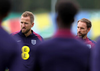 Southgate i del në mbrojtje Kanet