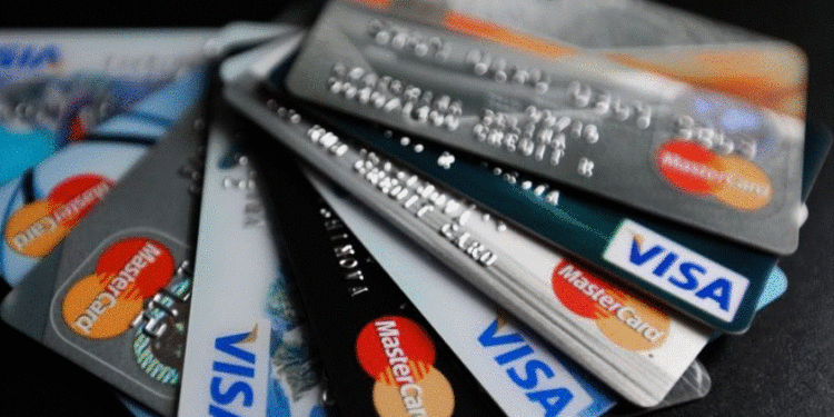 Kryenin blerje me kartela bankare të huaja, arrestohen dy persona në Mitrovicë