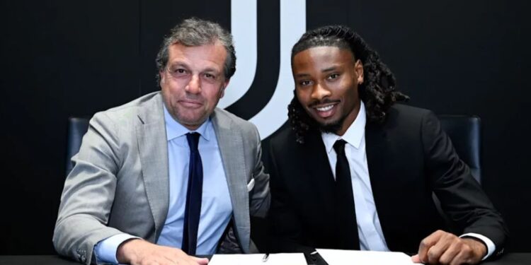 Juventusi forcohet me Thuramin