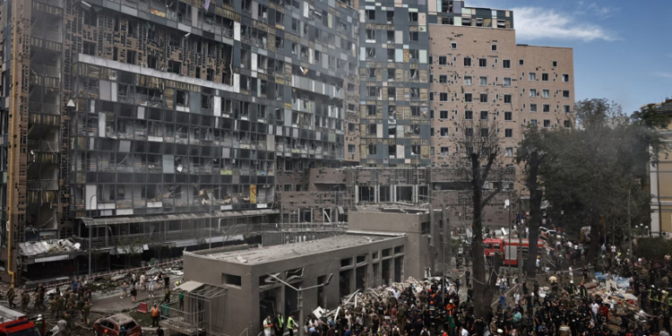 Të paktën 20 të vrarë në Ukrainë, sulmohet edhe spitali i fëmijëve në Kiev