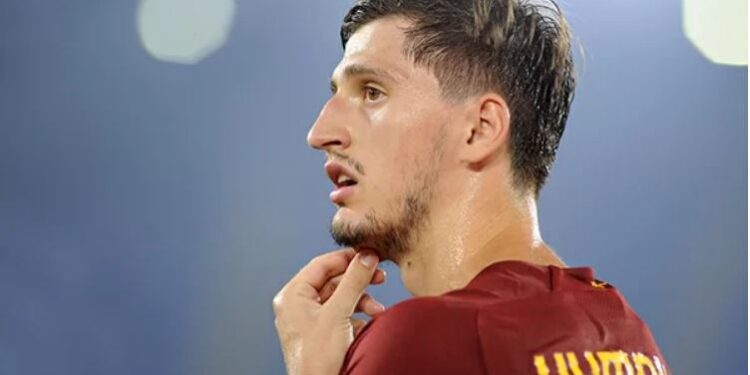 Kumbulla nuk është në planet e De Rossi, pritet të huazohet në Serie B