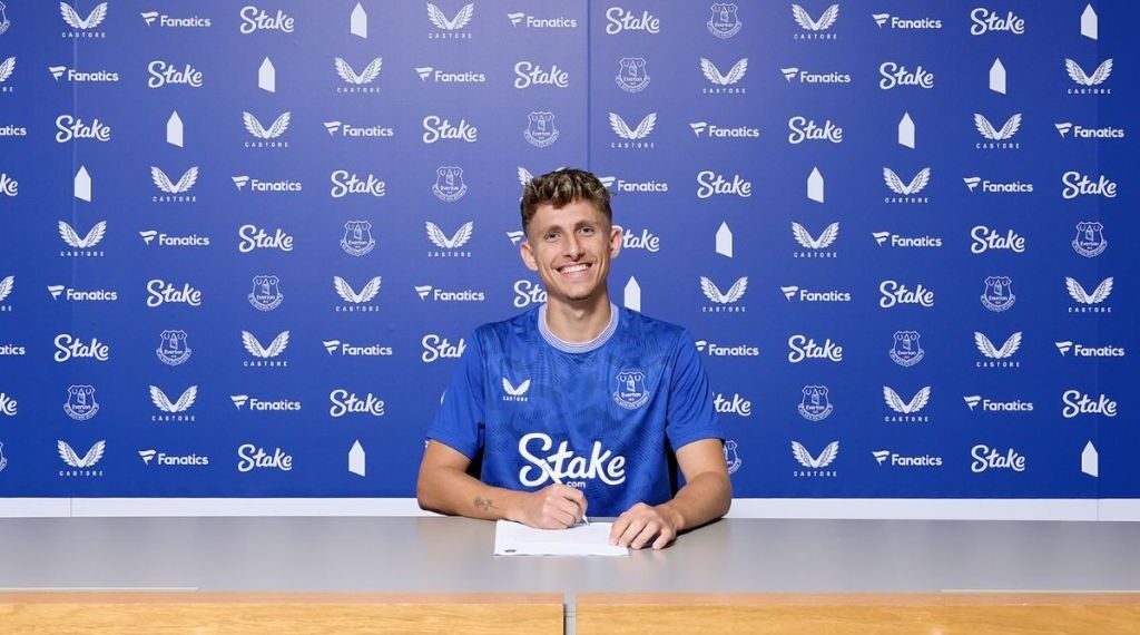 Evertoni prezanton Lindstromin