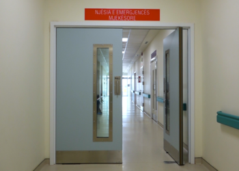 16 – vjeçari i plagosur me armë zjarri dërgohet në njësi intensive në Pediatri