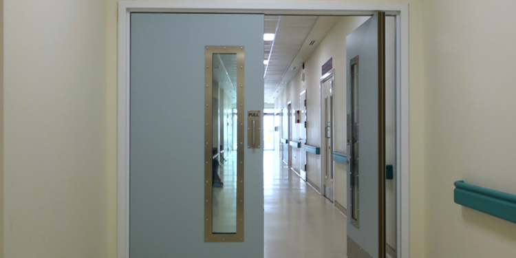 16 – vjeçari i plagosur me armë zjarri dërgohet në njësi intensive në Pediatri